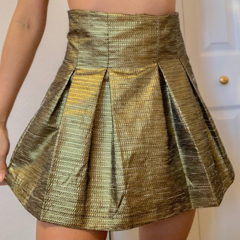 Gold Pleated High Waisted Skirt!